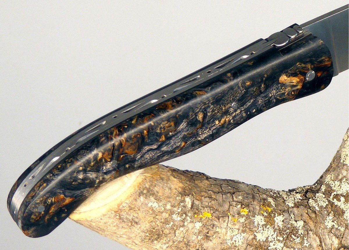 Couteau Laguiole de chasse avec un manche en Bois de bouleau teinté noir