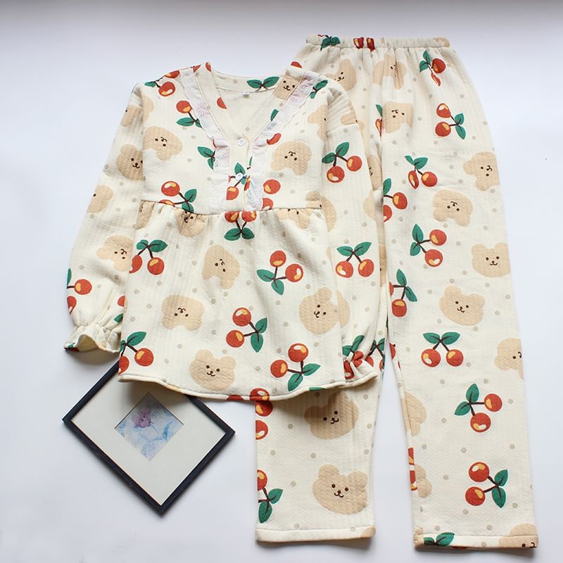 Dogini - Pyjamaset: Top met lange mouwen, V-hals, kersenprint, ruches en knopen + rechte broek met elastische taille