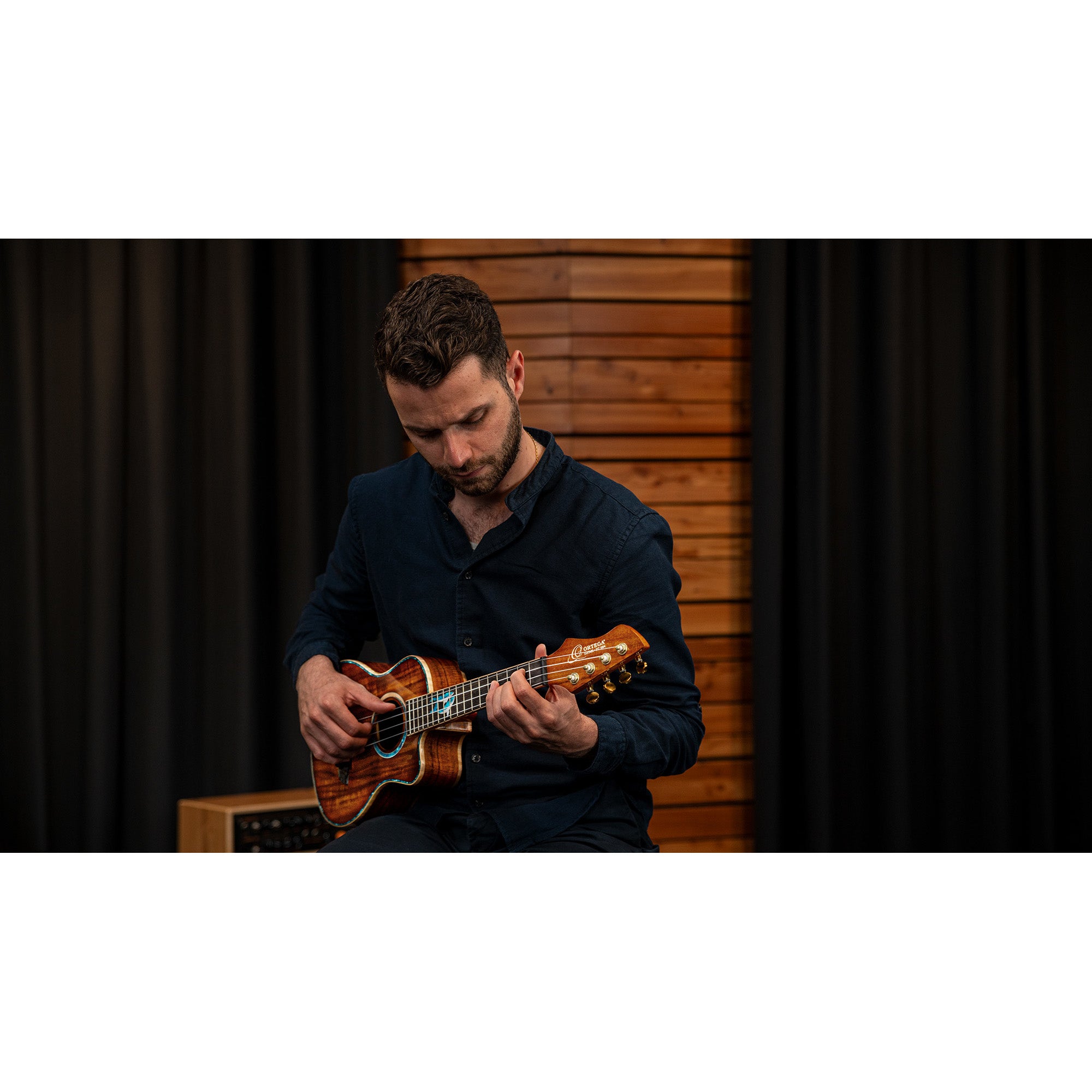 Ortega 30th Anniversary Series RUHZ30TH-BW E/A tenor ukelele met gigbag