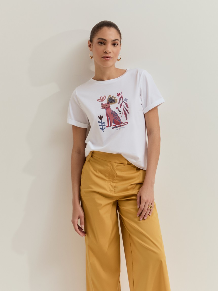 T-shirt em algodão com detalhes bordados