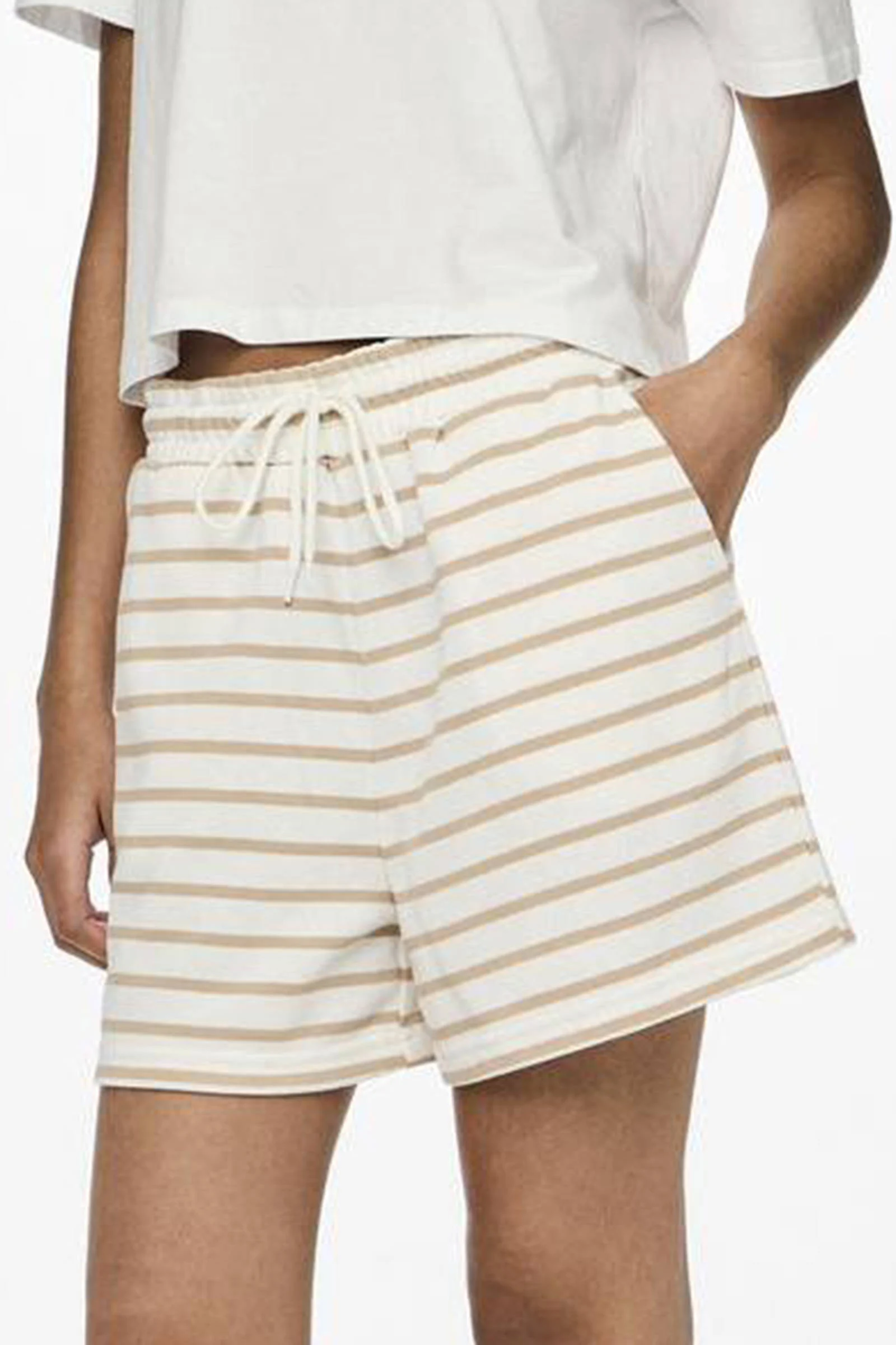 PIECES loungeshort PCCHILLI wit/bruin