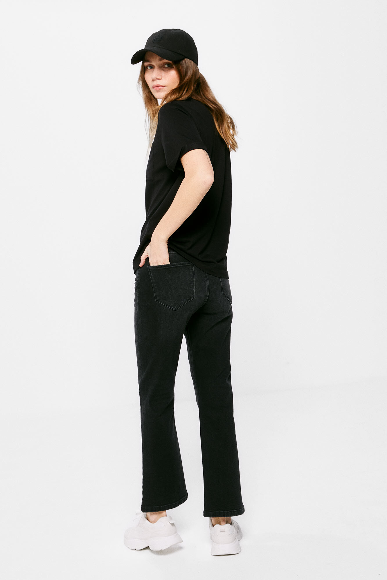 Calça jeans flare com lavagem sustentável - Preta