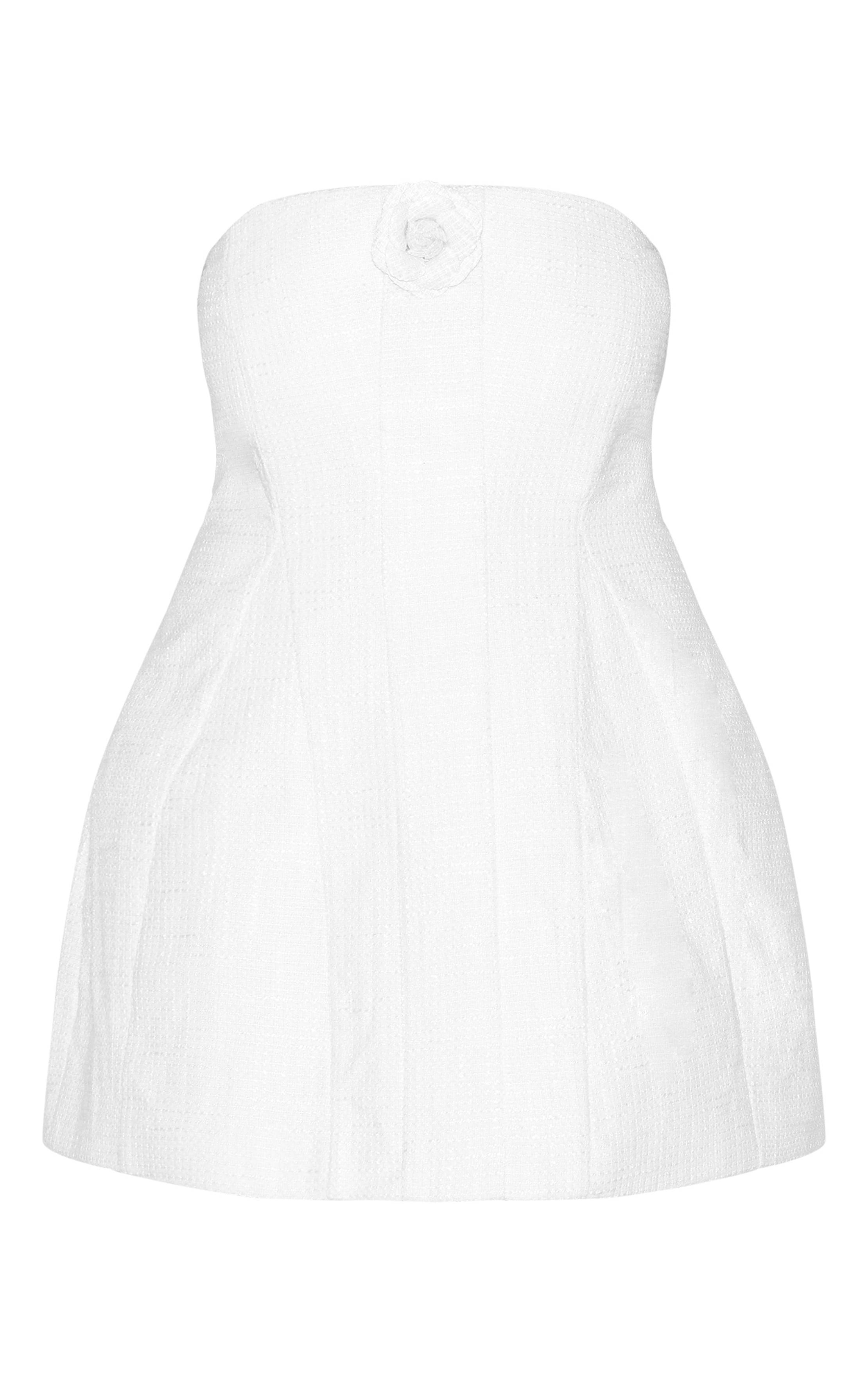 Blanc Robe Trapèze Grande Taille Premium En Bouclé Blanc Avec Camélias