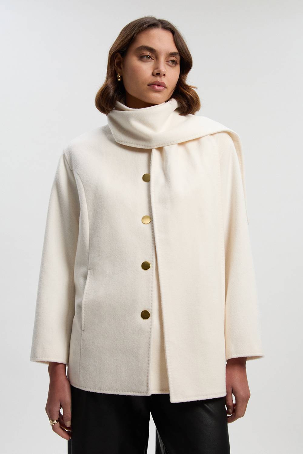 KarenMillen Manteau Court Ajusté en Laine Brossée avec Écharpe Amovible - Taille Haute
