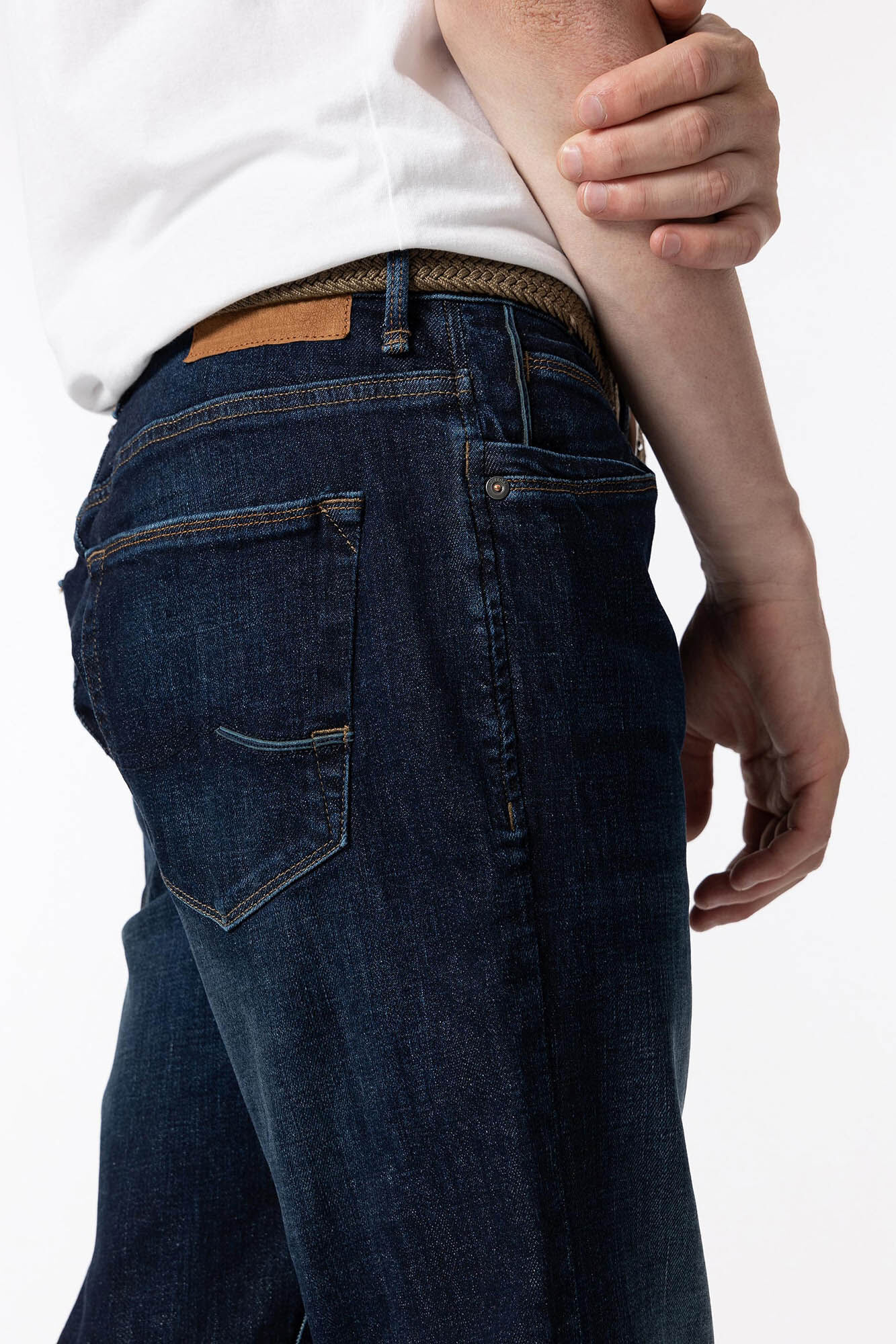 Calça jeans Leo Comfort Fit com cinto