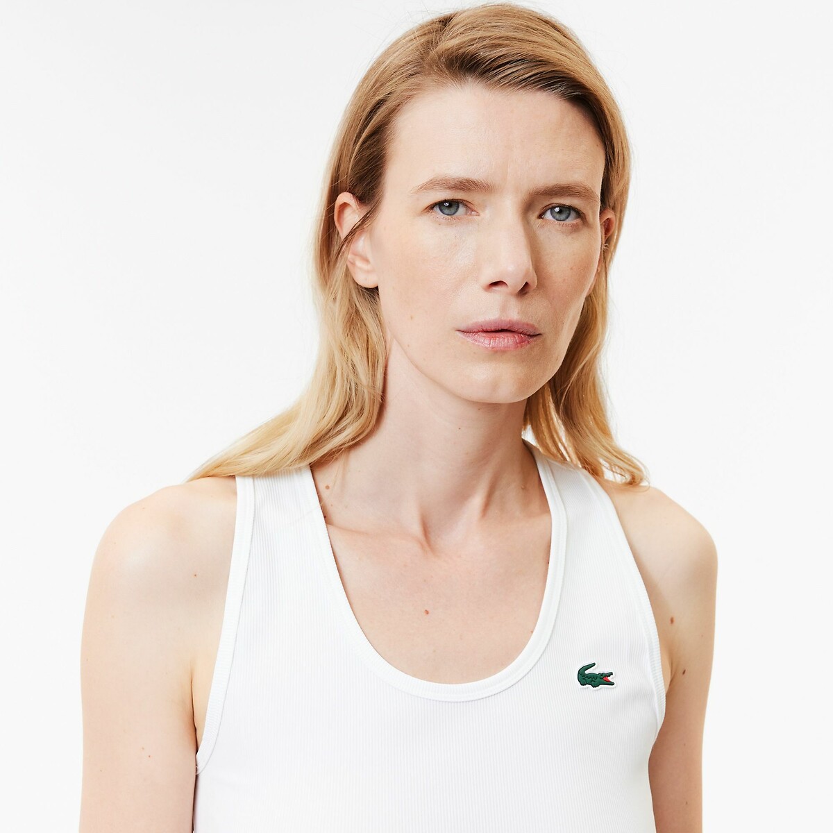 LACOSTE<br>Regata de gola redonda