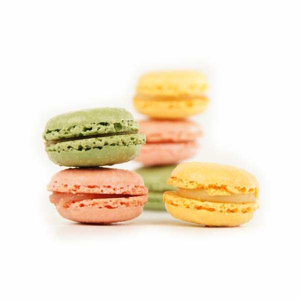 Coffret de 6 macarons assortis (fraise, pistache et citron)