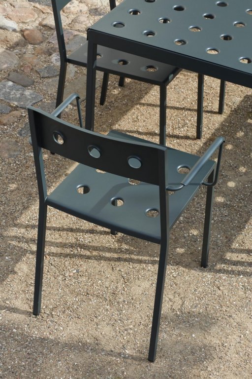 Hay Balcony tuinstoel met armleuning iron red