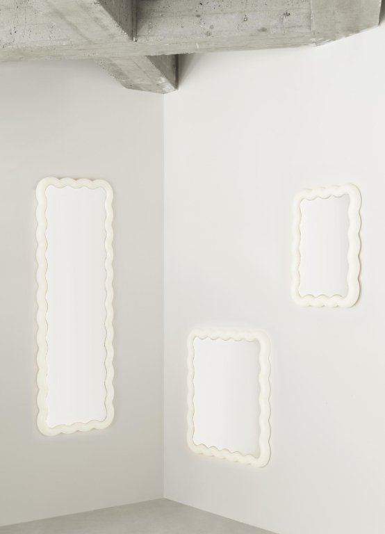 Normann Copenhagen Illu spiegel met LED verlichting 160x55