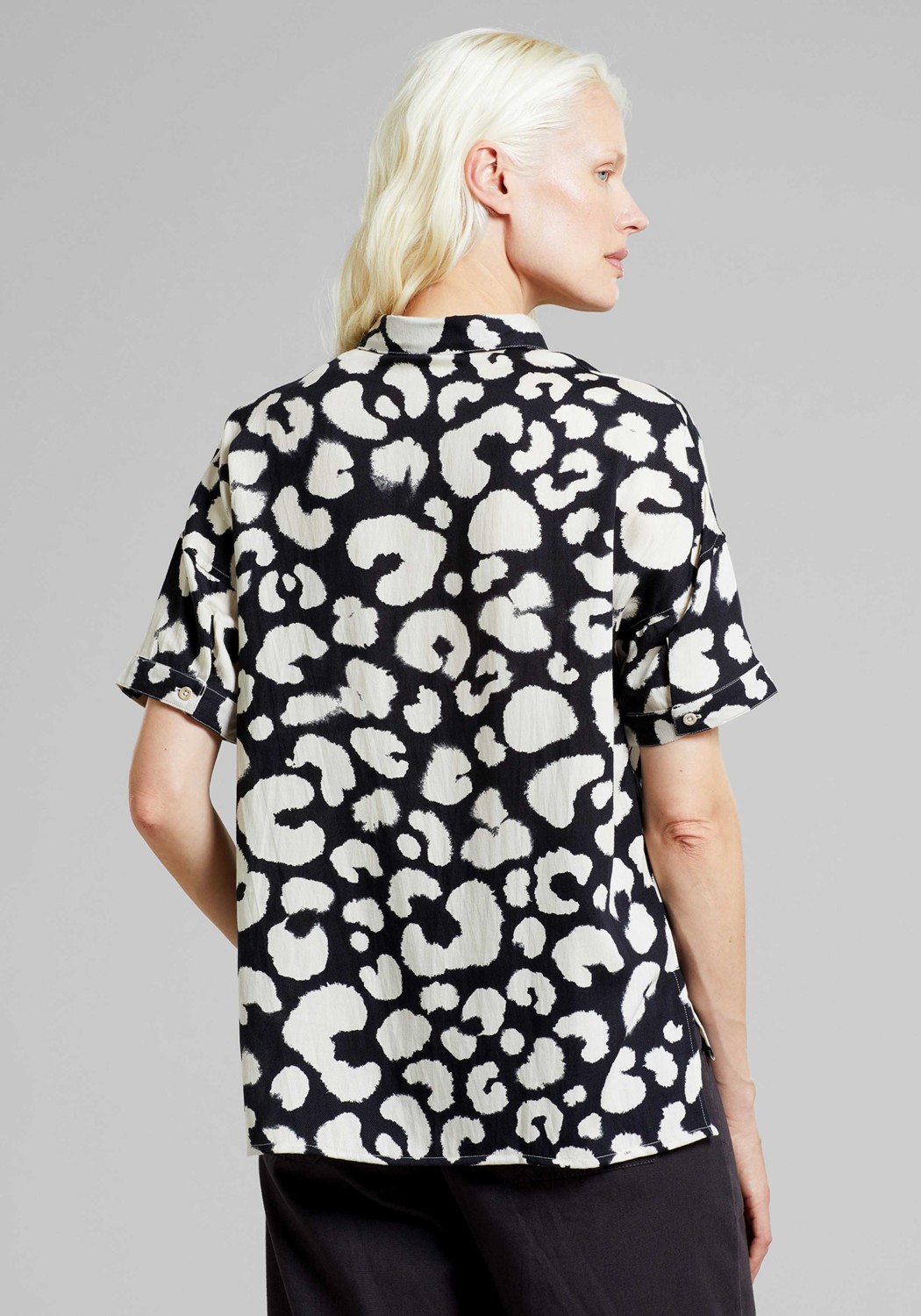 Dedicated Shirt Nibe Leopard Black