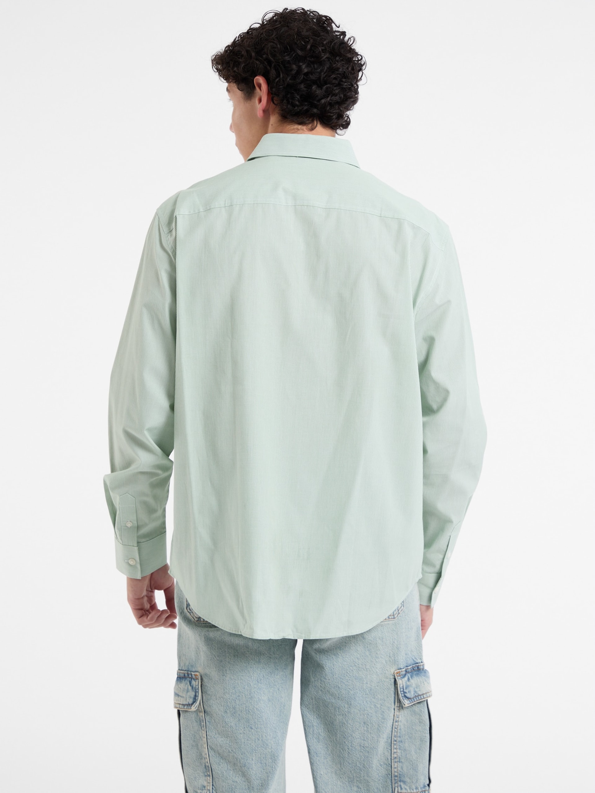 Camisa listrada com bolso