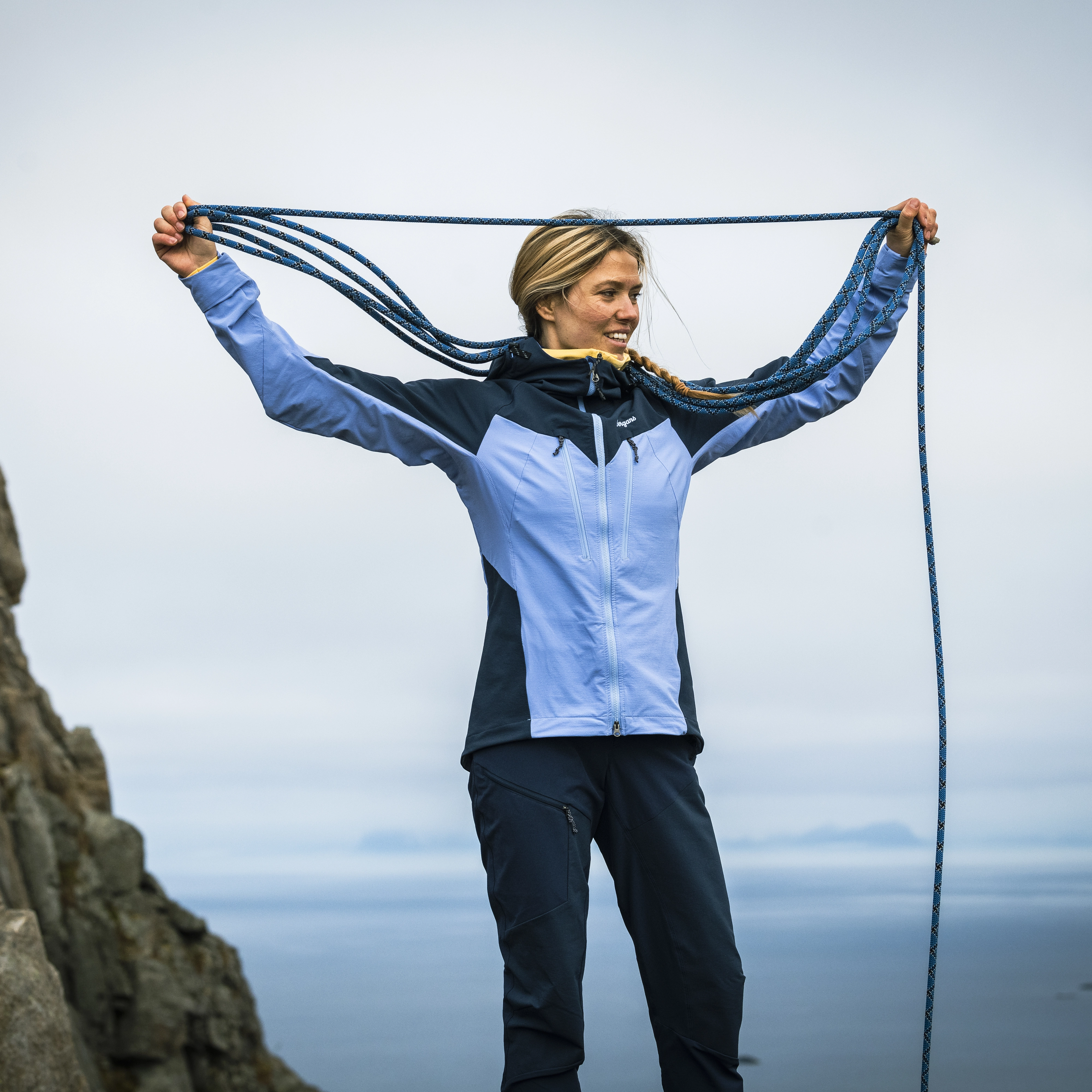 Tind Softshell Jacket Women Blueberry Milk / Navy Blue
