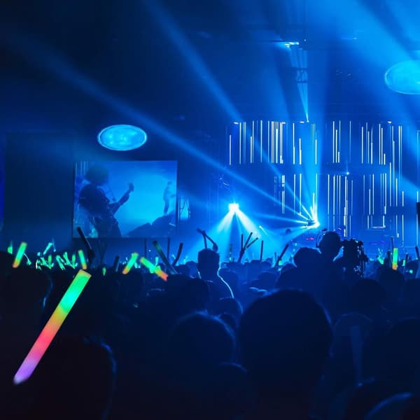 INF Fargerike LED Skum Glow Sticks - Perfekt for fester, konserter og arrangementer
