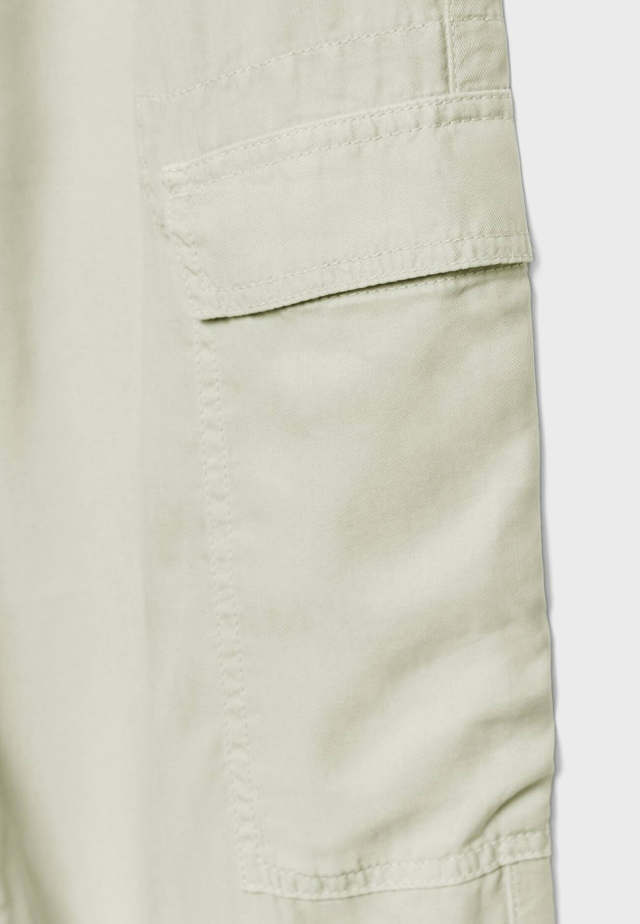 calças cargo fluidas