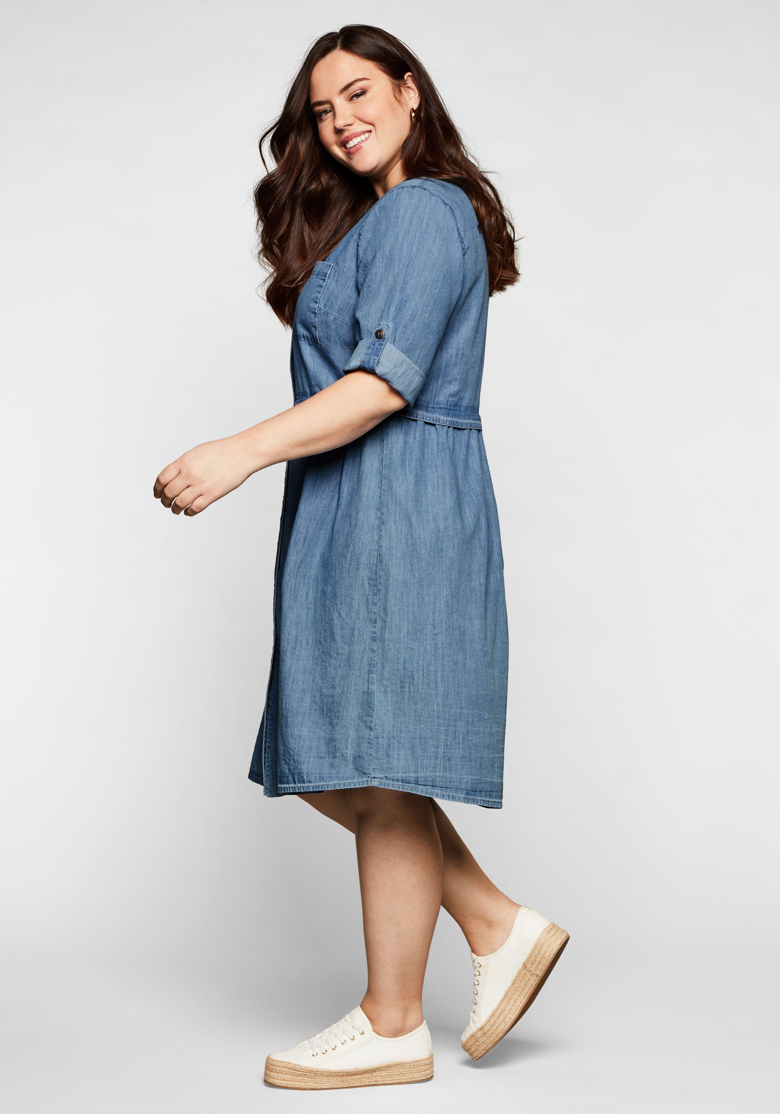 Jeanskleid mit Knopfleiste und hoher Taille