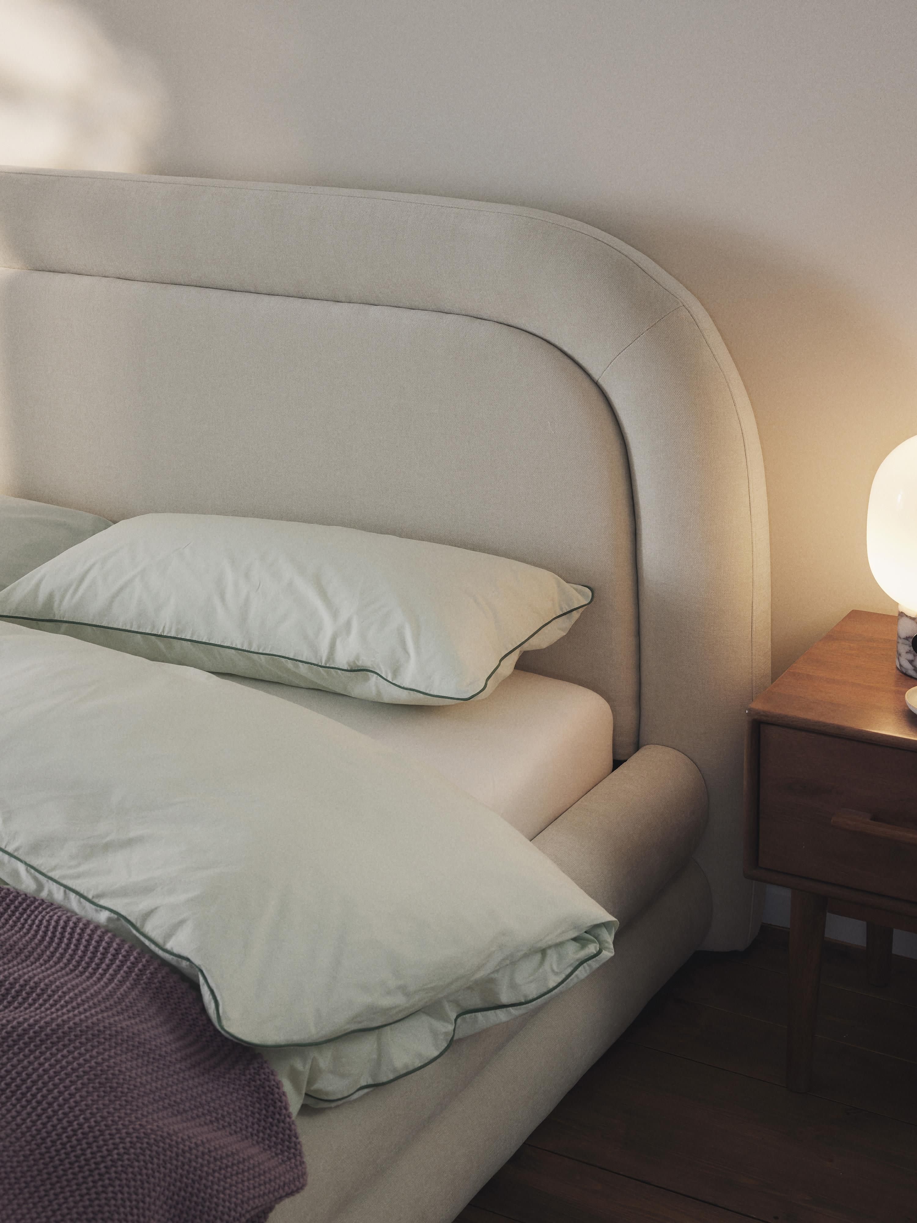 Gestoffeerd bed Solomon