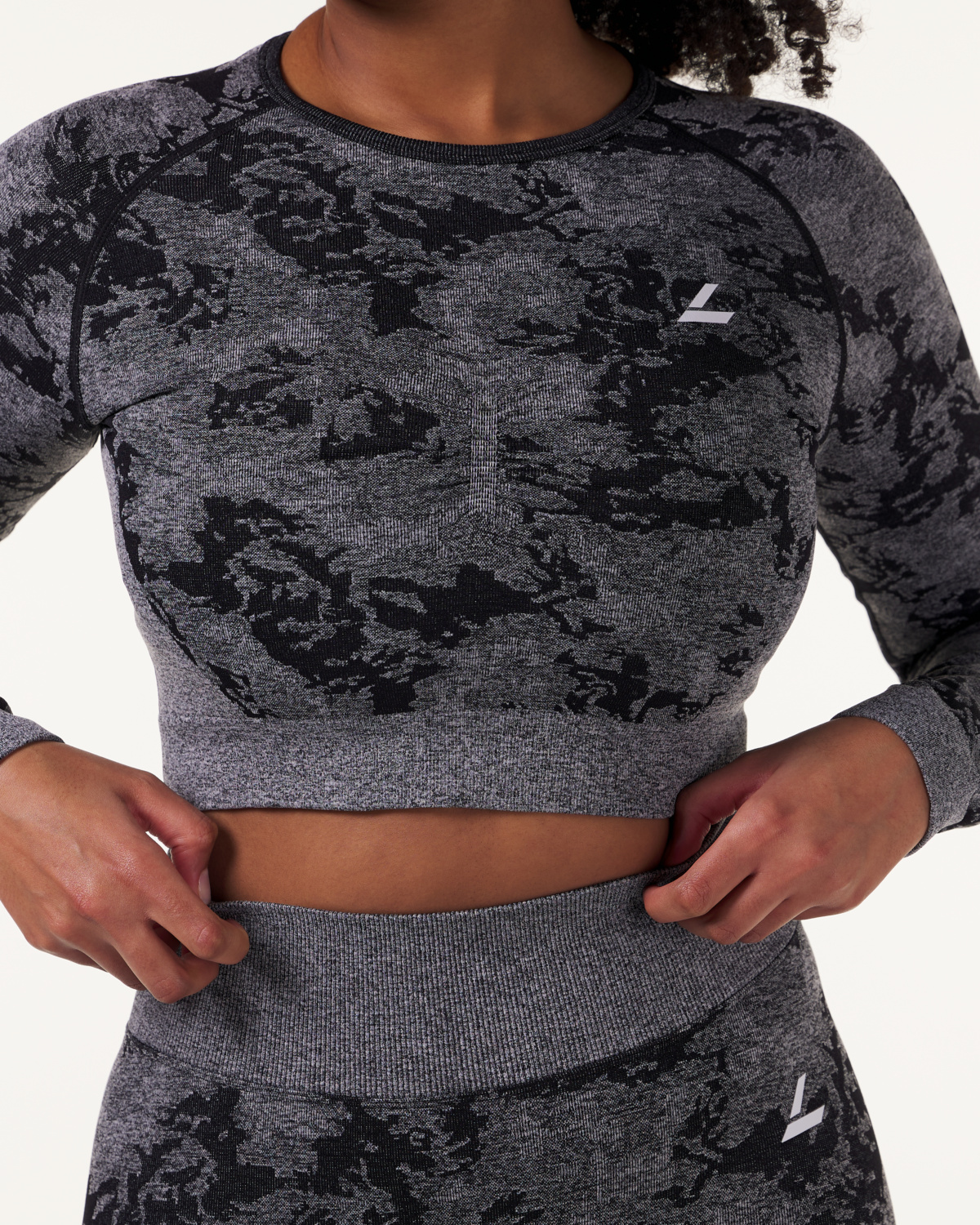 LEVITY Device Seamless Ruch Crop LS Dk Grey Leo