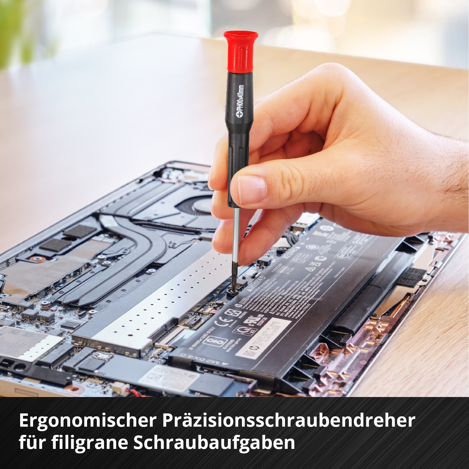 kwb Werkzeugkoffer, 35-tlg., Werkzeug-Set, Werkzeugkasten (Basisausstattung für den Haushalt mit Schraubendrehern, Bits, Kombizange, Maßband, Hammer, Schere, Wasserwaage, Abbrechklingenmesser, usw.)