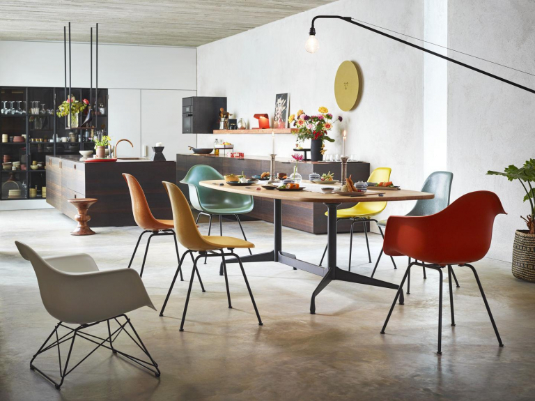 Vitra Eames DSX Fiberglass stoel zwart onderstel, parchment