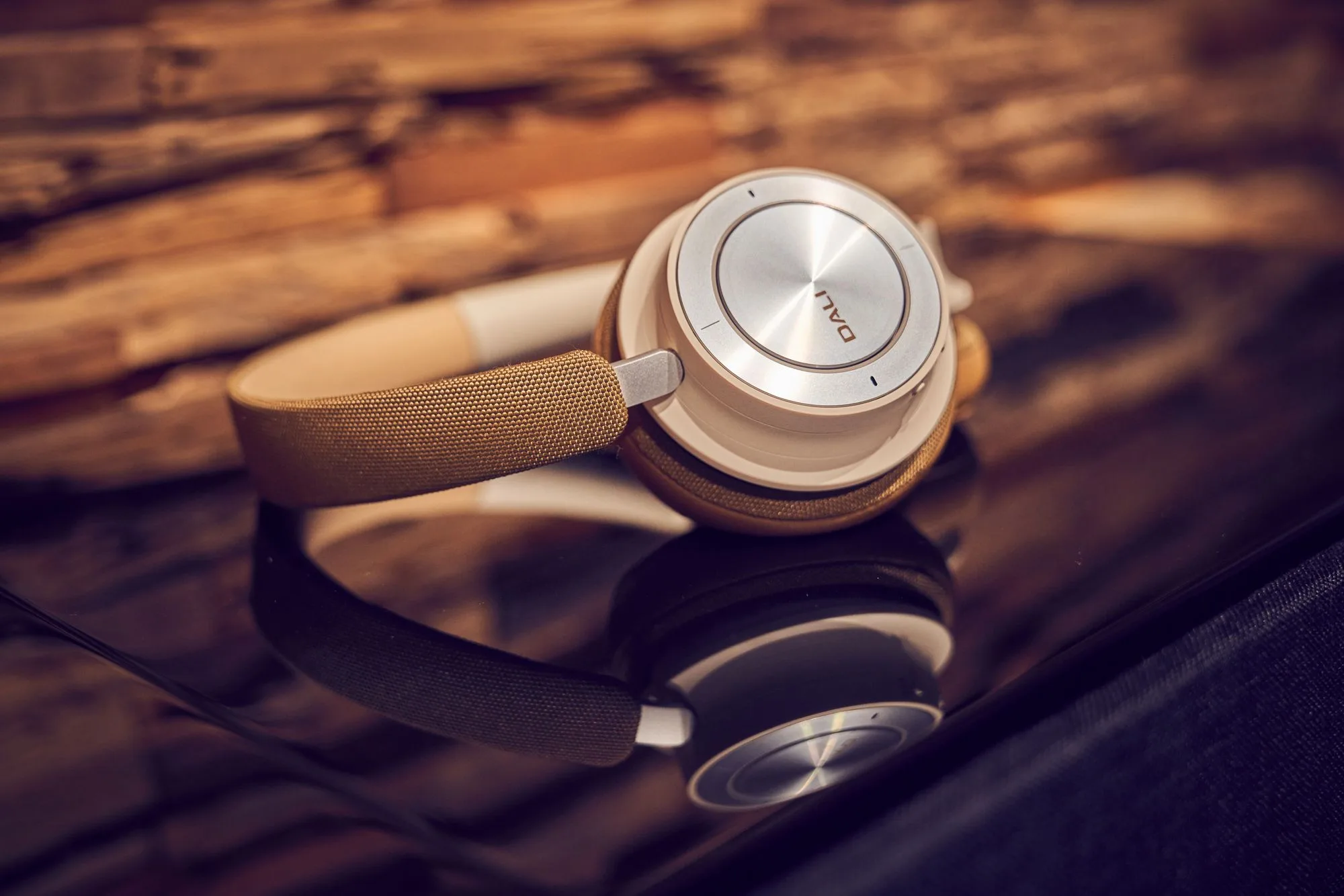 Dali IO-8 Blanc & Caramel Casques Bluetooth