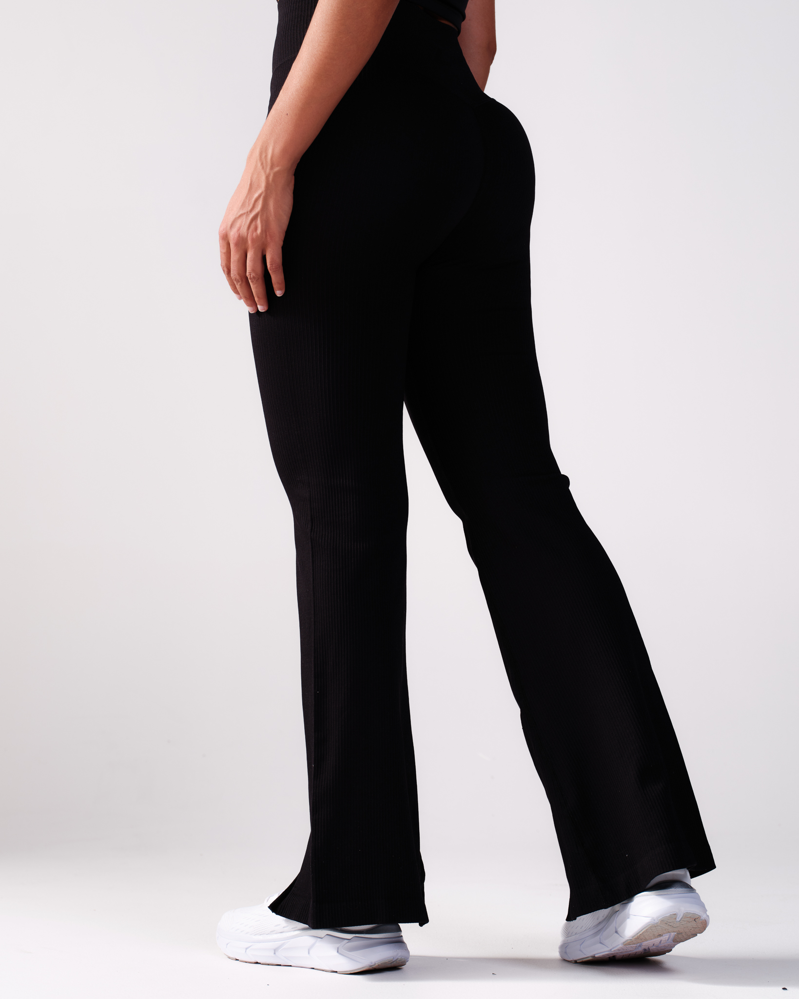 LEVITY Rib Flare Slit Tights Black