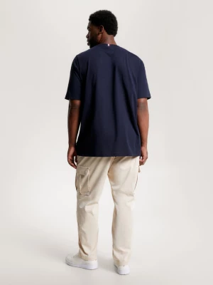 Camiseta Plus com estampa do logo e gola redonda