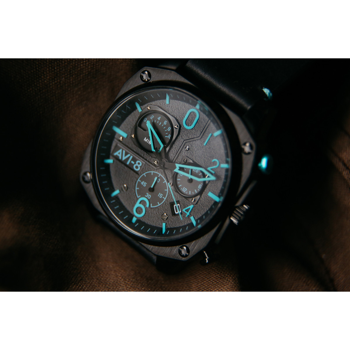 Montre AVI-8 homme chronographe acier noir cuir
