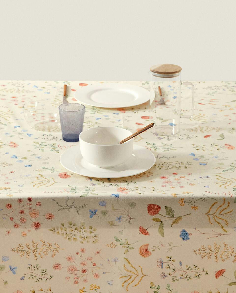 TOALHA DE MESA COM ESTAMPA FLORAL