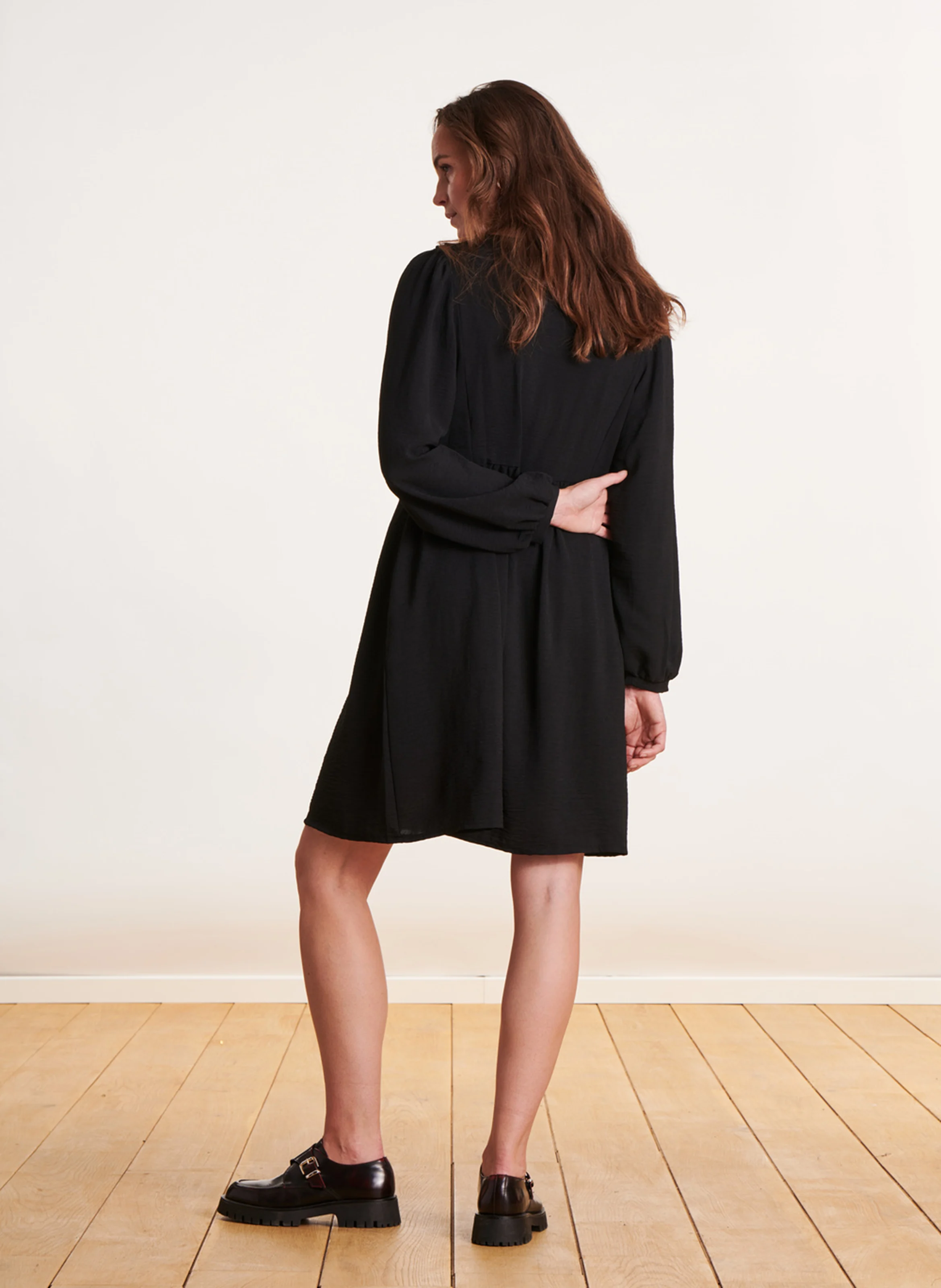 Robe courte col tunisien | Noir