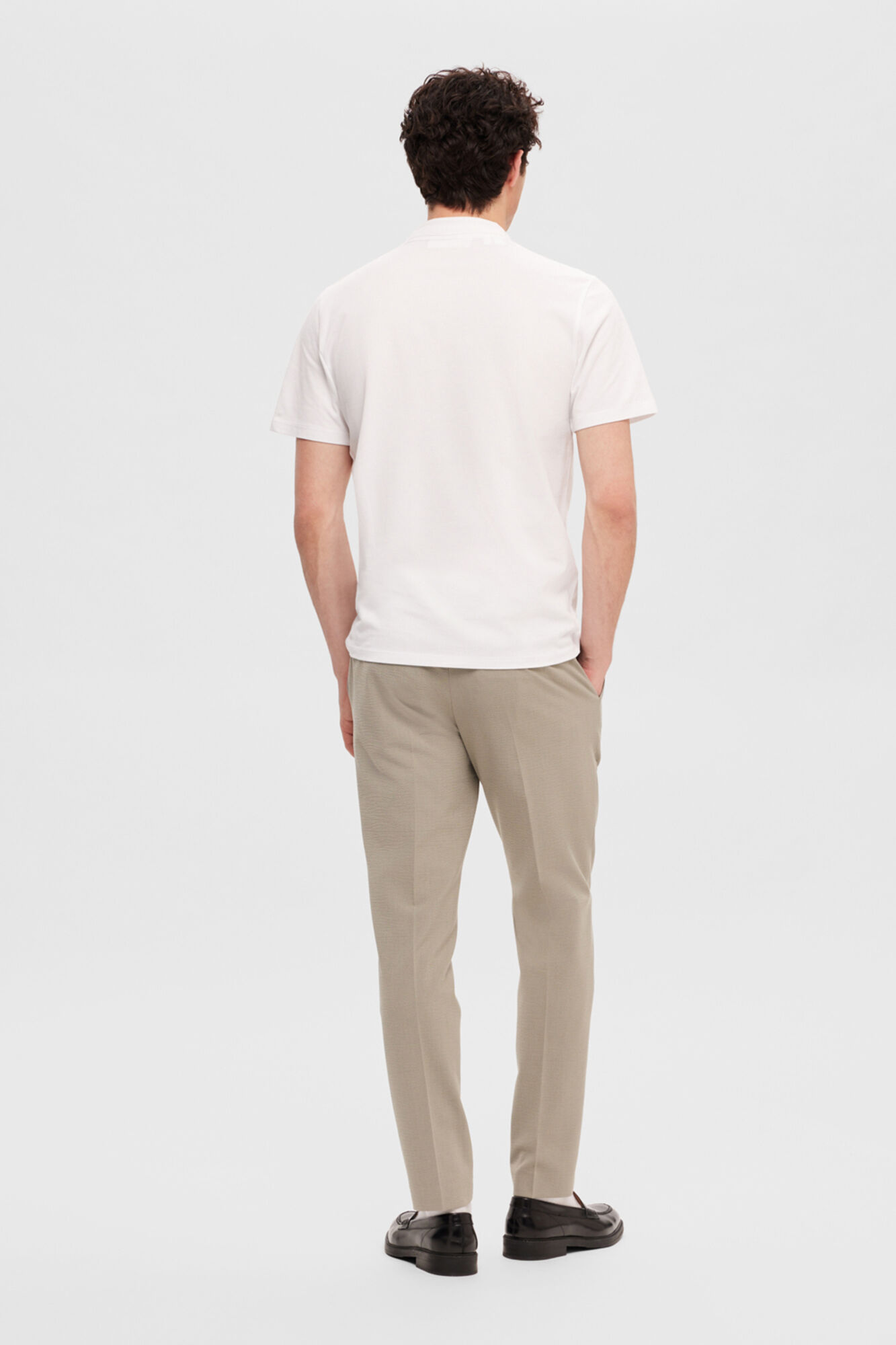 Camisa polo de manga curta em algodão orgânico com logotipo bordado. - Branca