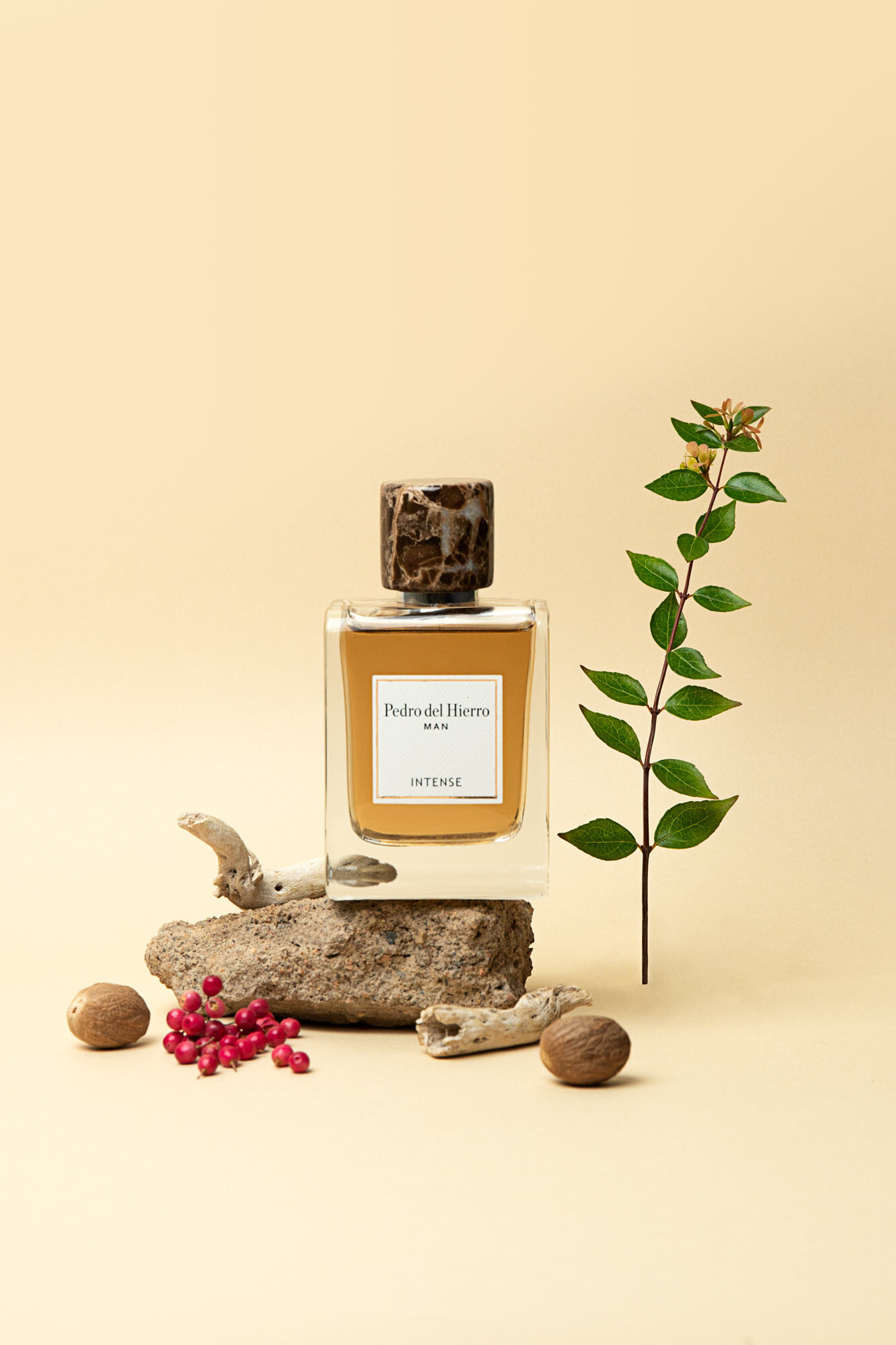Fragrância masculina intensa - Marrom
