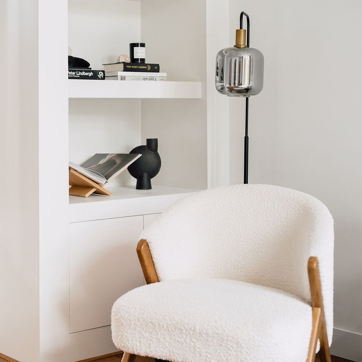Smart vloerlamp zwart met goud en smoke glas incl. Wifi A60 - Zuzanna