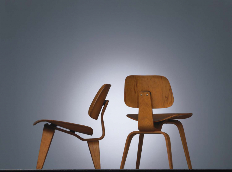 Vitra DCW stoel notenhout zwart gepigmenteerd