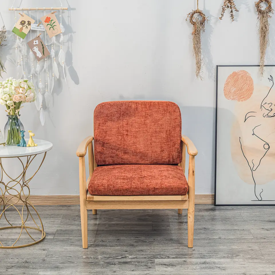 Fauteuil van massief hout en terracotta stof