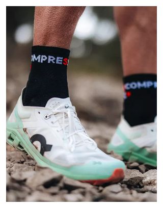 Chaussettes Compressport Ultra Trail Socks V2.0 Low Noir/Rouge