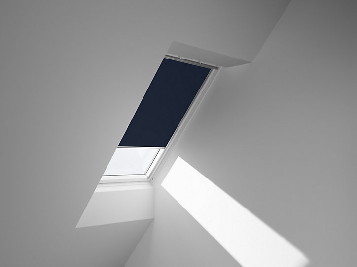 Store occultant fenêtre de toit Velux DKL M06 bleu
