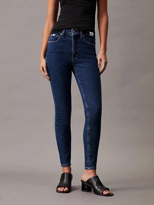 Calça jeans super skinny de cintura alta até o tornozelo