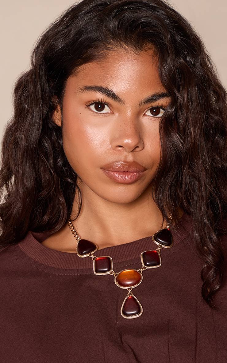 Doré Collier À Pendentif En Résine Imposant