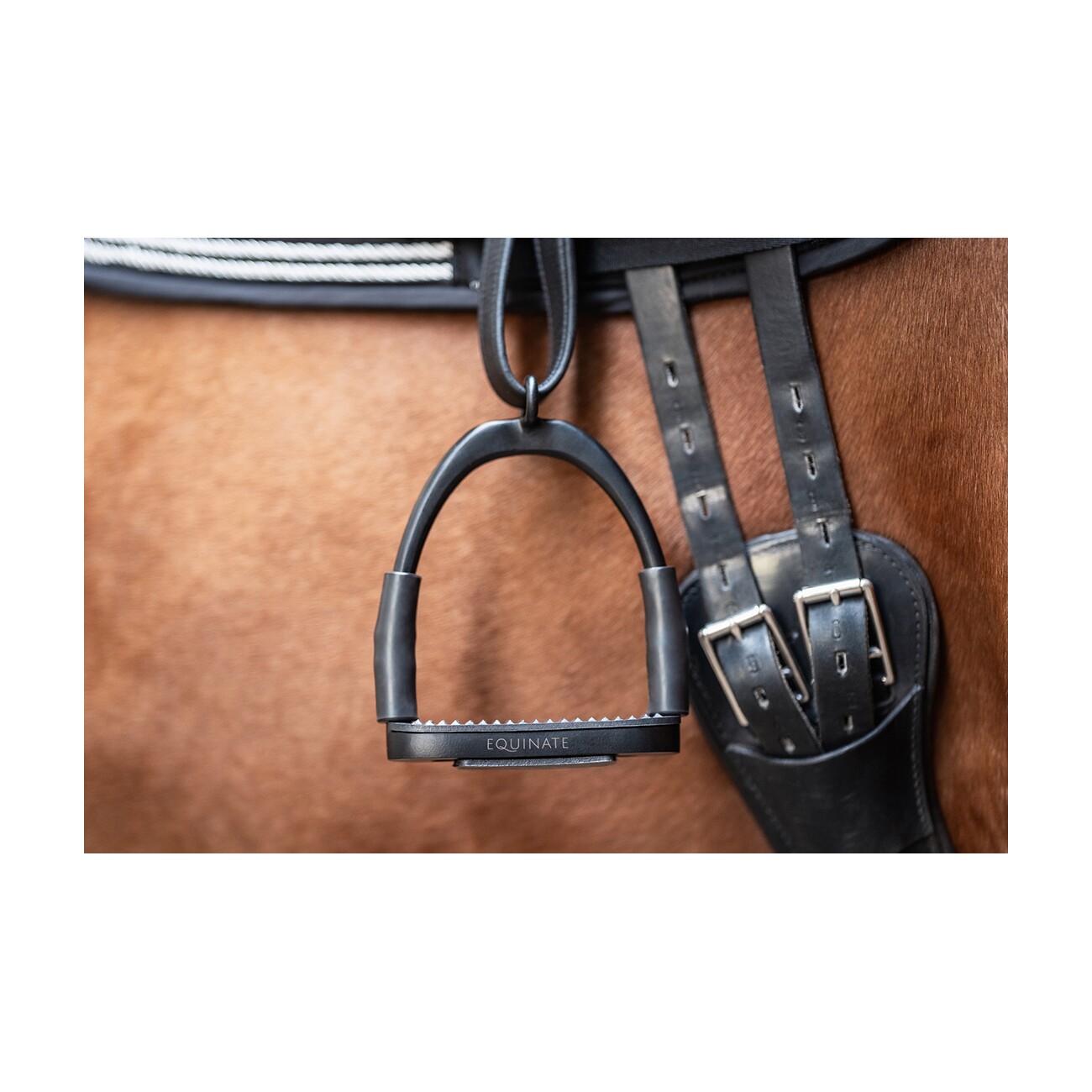 Equinate Sicherheitssteigbügel Manchester schwarz 10 cm