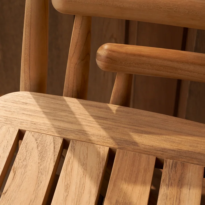Carl Hansen - Embrace Gartenarmlehnstuhl, Teak unbehandelt