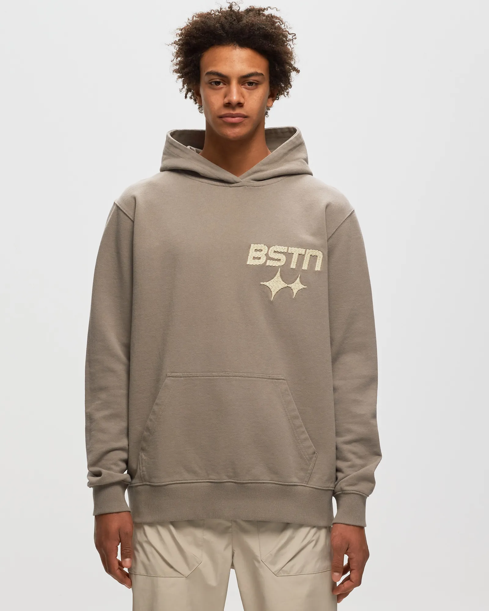 Moletom com capuz e logotipo da marca BSTN com costura exclusiva
