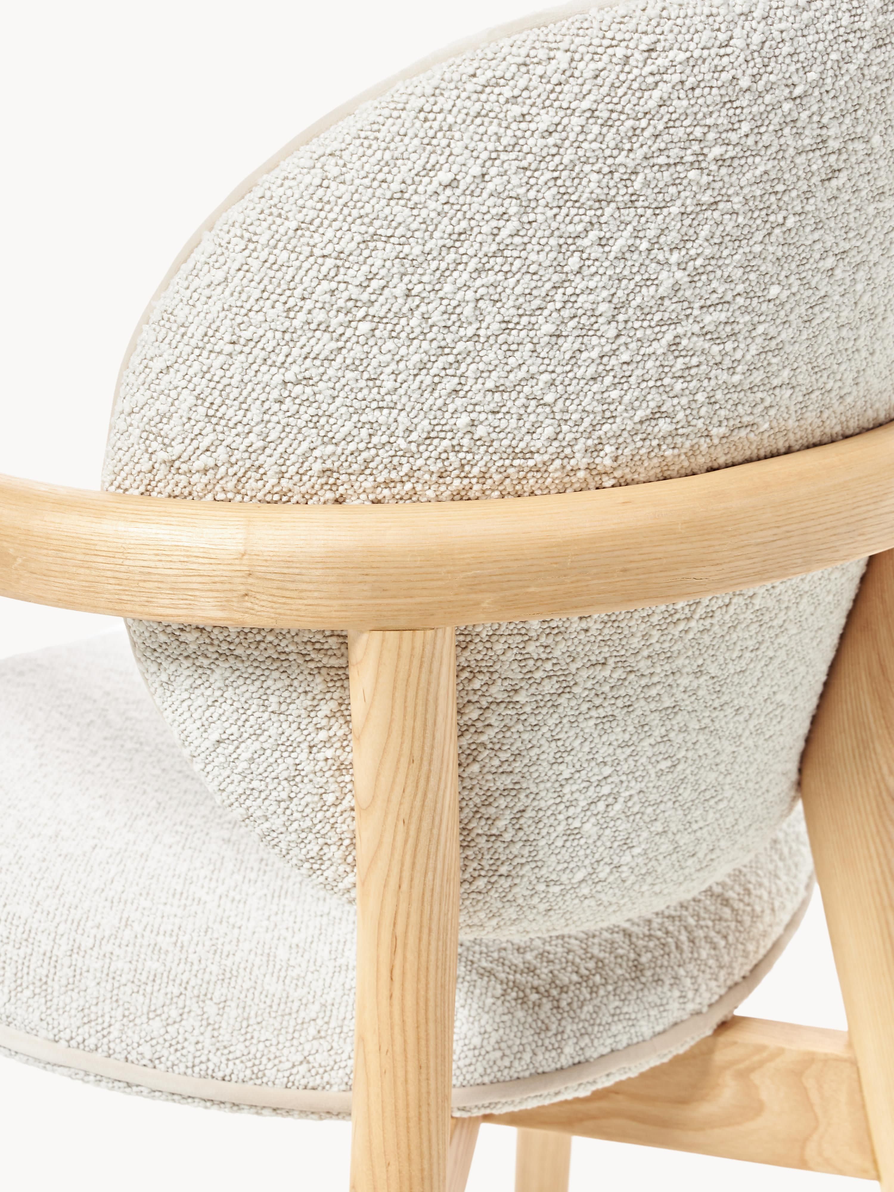 Houten stoel Maia met bouclé bekleding