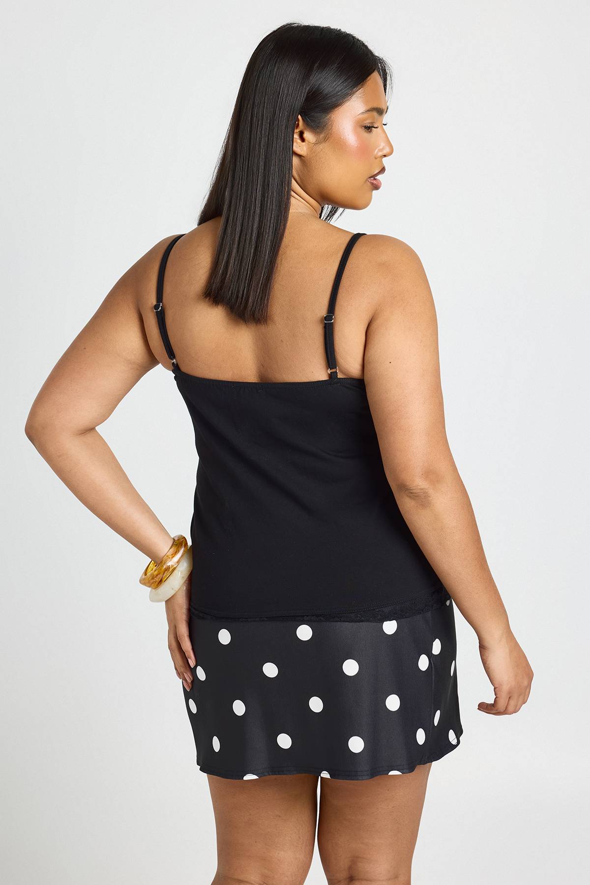 boohoo Haut Grande Taille Avec Bordure En Dentelle Et Encolure Nouée