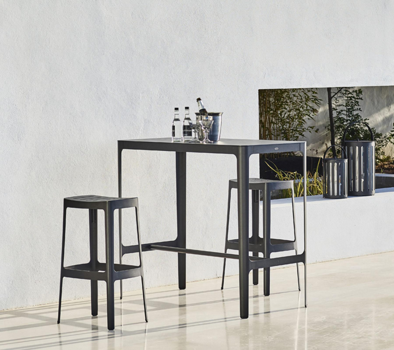 Cane-Line Cut statafel zwart