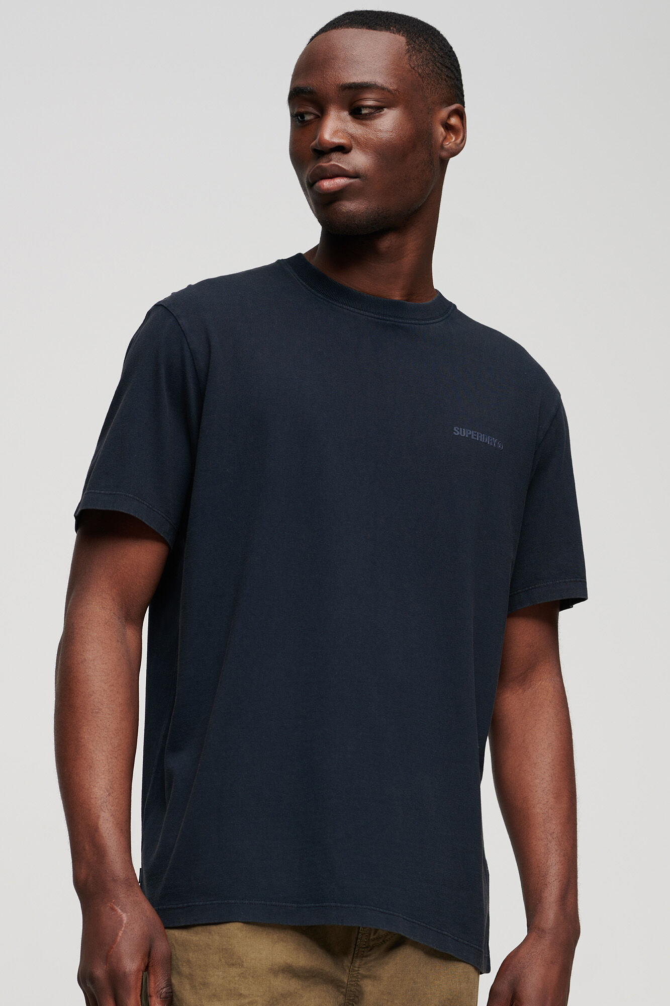 Camiseta folgada com logotipo tingido por cima