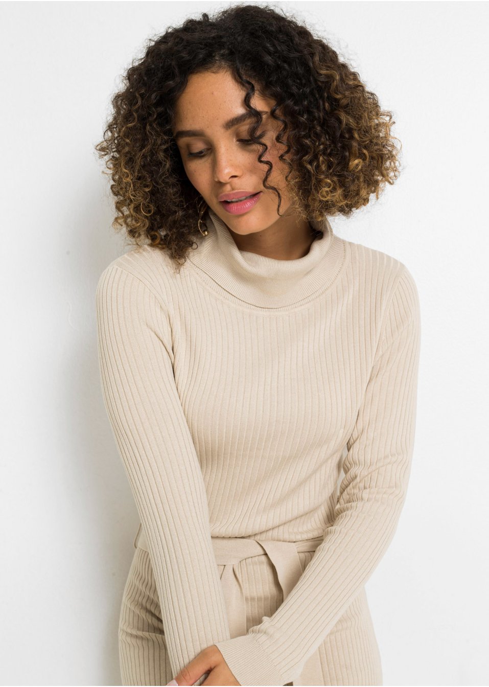 Robe en maille avec ceinture à nouer
