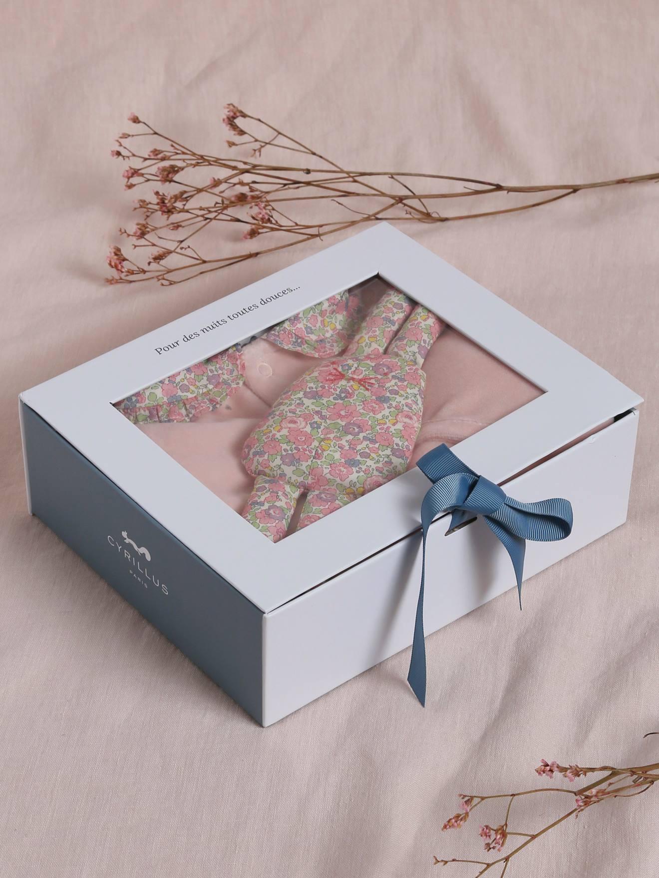 Conjunto para presente de bebê: macacão de veludo e tecido Liberty + edredom de tecido Liberty