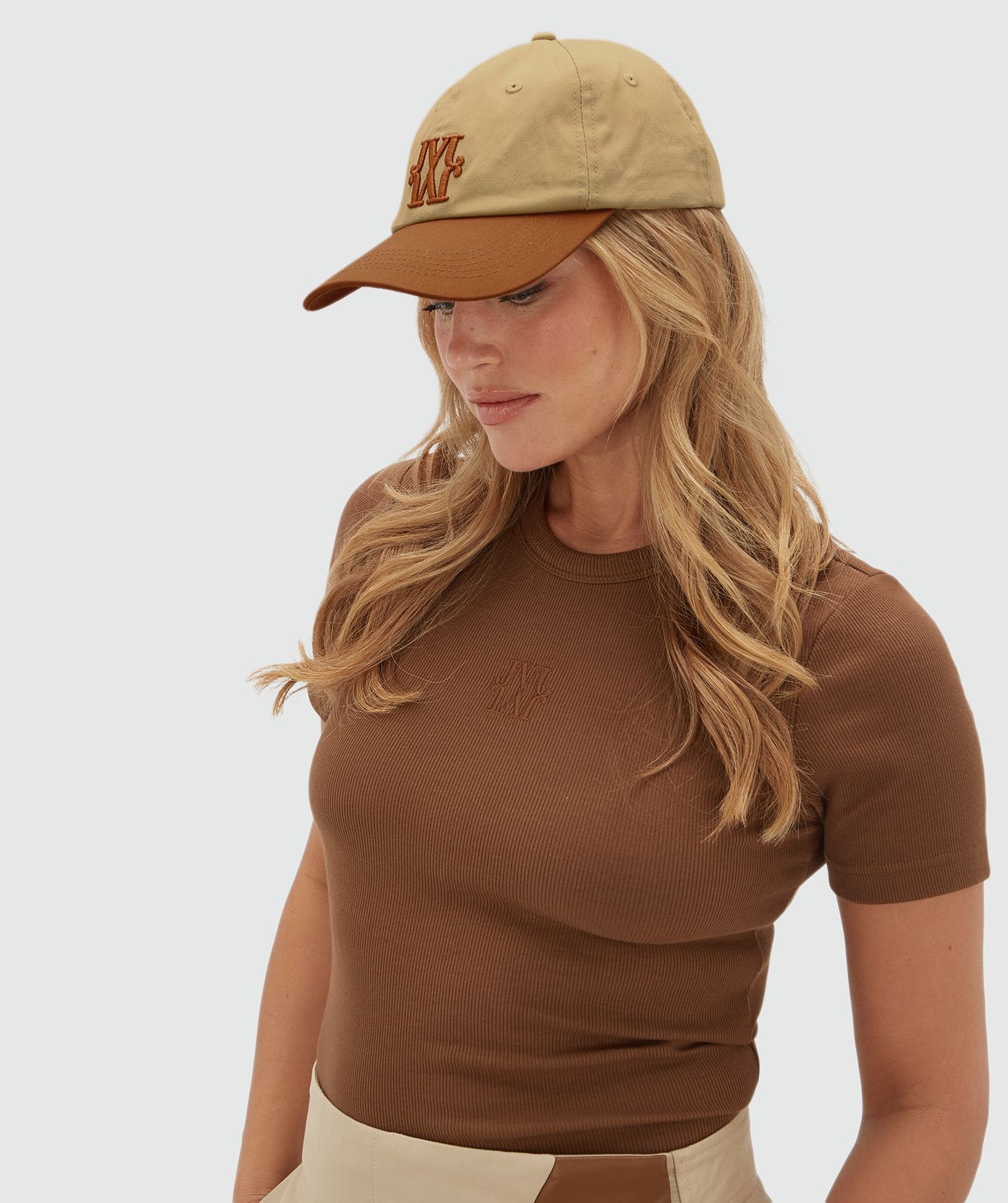 JV-TRUDY pet met logo - light camel cognac