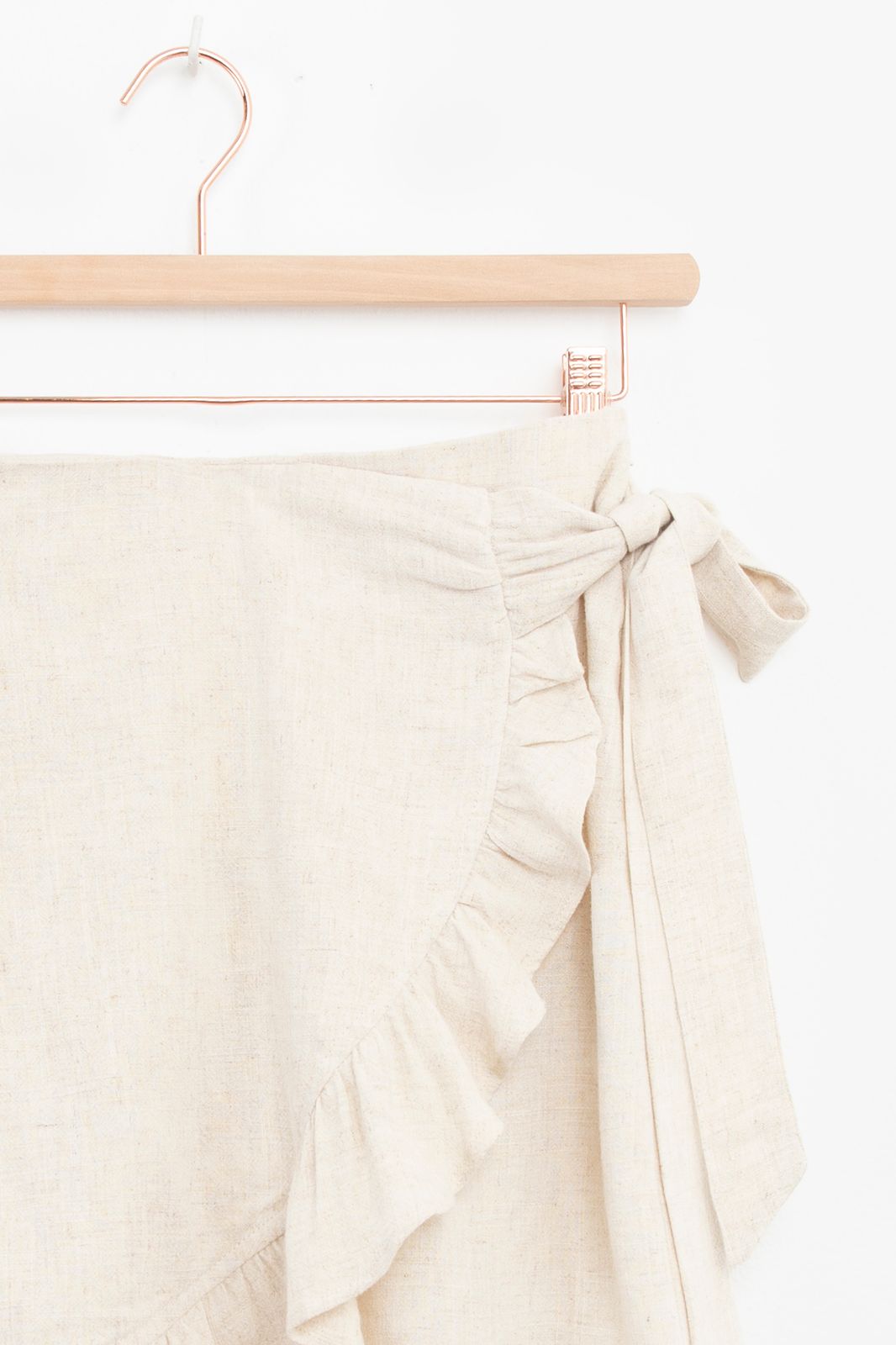 Beige linnen ruffle rok met overslag