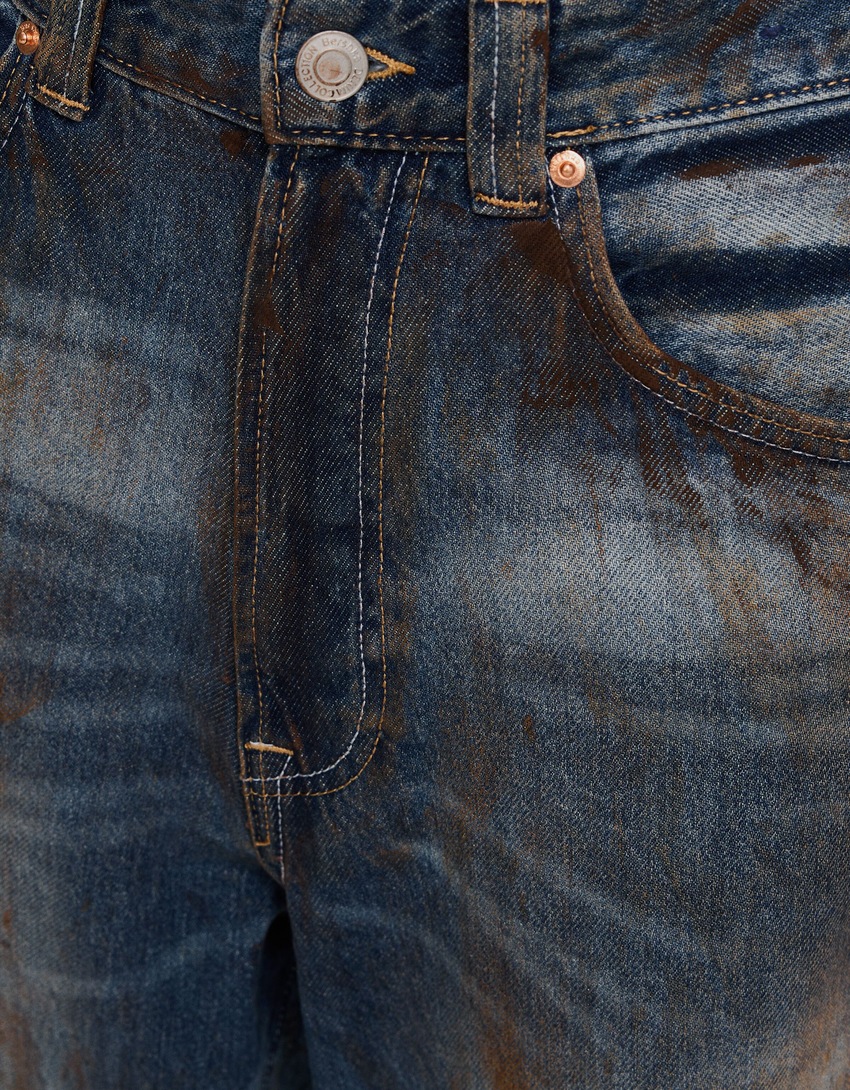 Calça jeans super larga com estampa de respingos de tinta